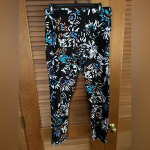 Under Armour Colorful Patterned Compression high rise ankle Leggings Size 1X NWT